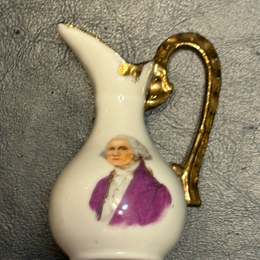 Vintage Miniature Pitcher Ewers GEORGE & MARTHA WASHINGTON MT Vernon - Picture 4 of 11